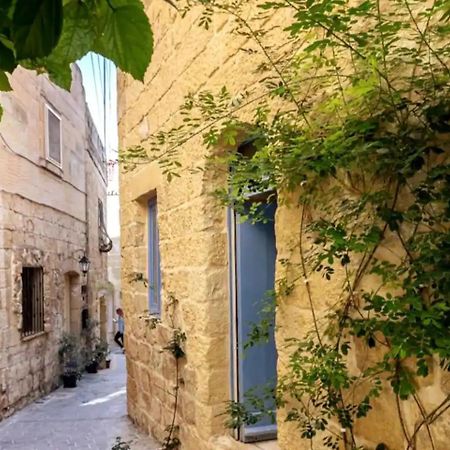 Historic Hideaways - 900 Year Old Converted Studios Victoria Exterior photo