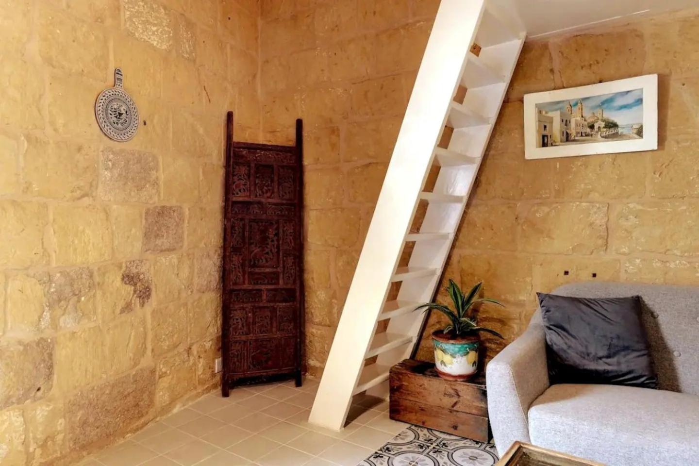 Historic Hideaways - 900 Year Old Converted Studios Victoria Exterior photo