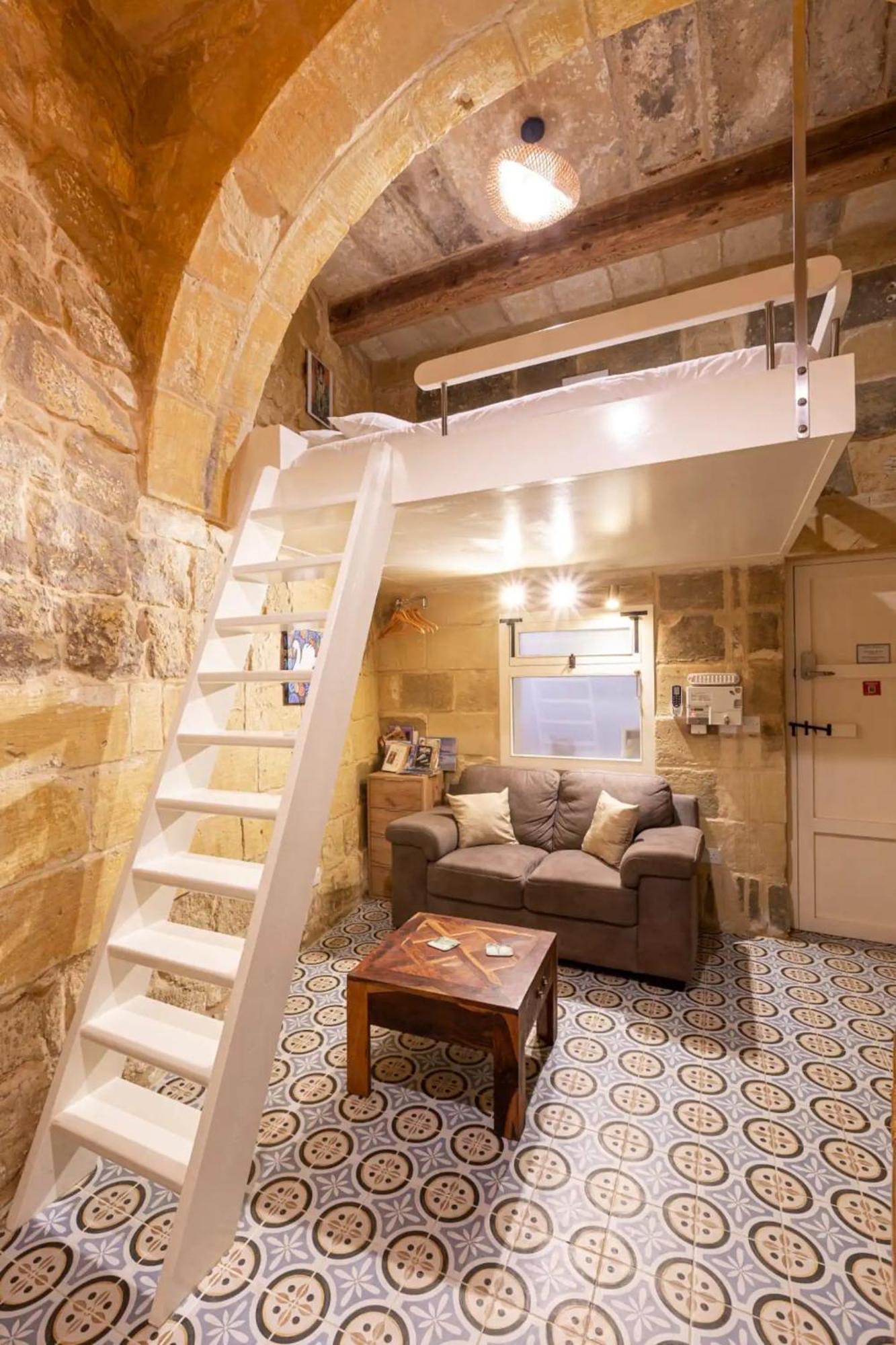 Historic Hideaways - 900 Year Old Converted Studios Victoria Exterior photo