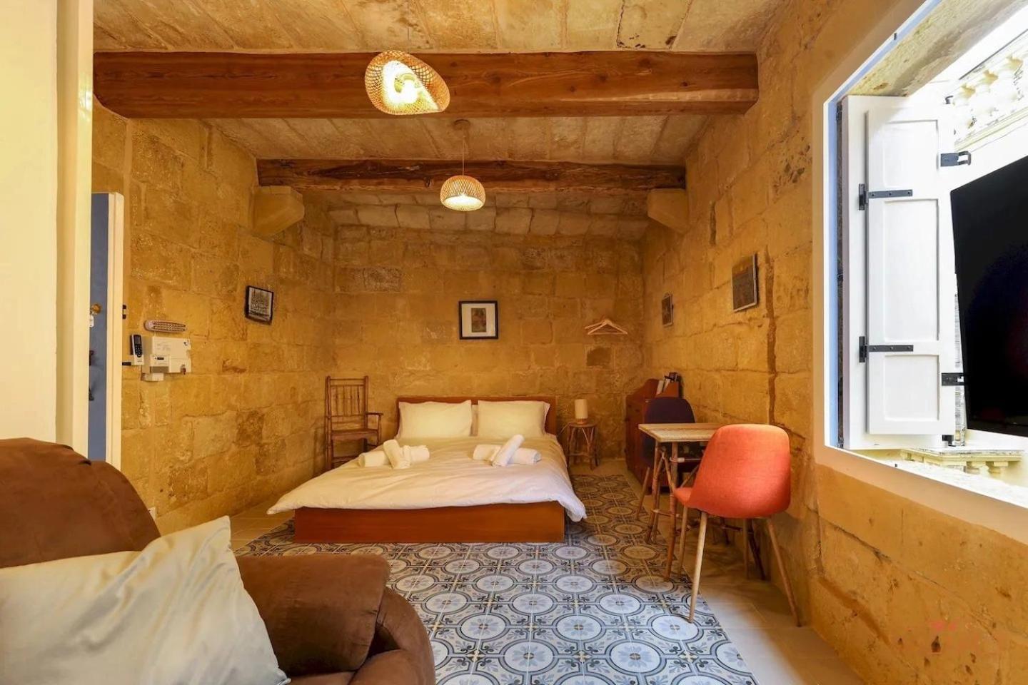Historic Hideaways - 900 Year Old Converted Studios Victoria Exterior photo